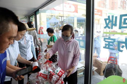 可回收垃圾称重就变现 青浦首个惠民回收服务点开张